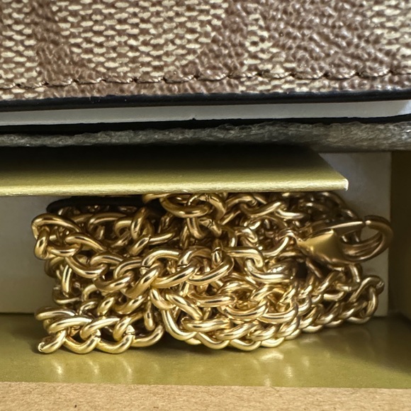👛👛NWT COACH Boxed Mini Wallet On A Chain👛👛 - Picture 4 of 4